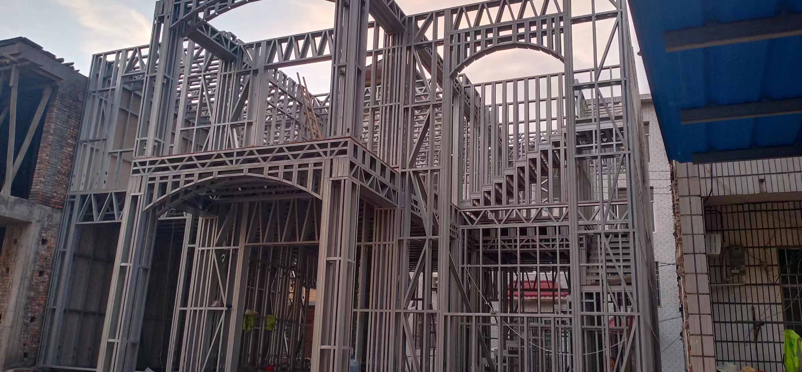 輕鋼房屋的內(nèi)部隔斷墻如何設(shè)計(jì)？