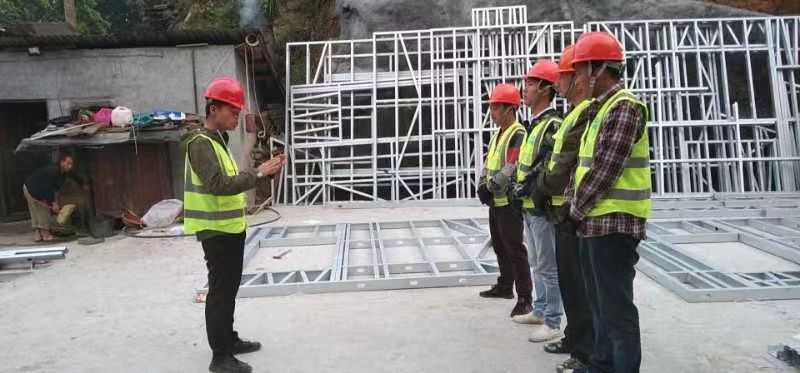 睿婕輕鋼別墅施工團(tuán)隊